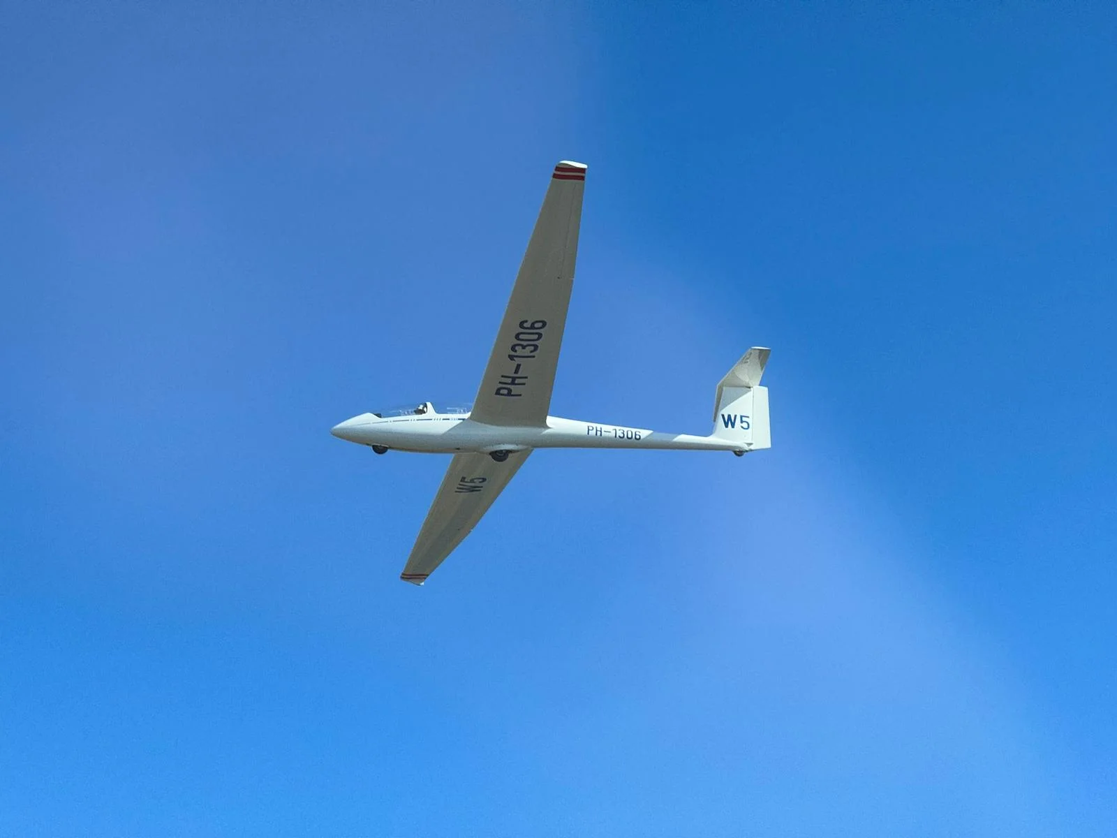 Zweefvliegtuig vanuit de lucht